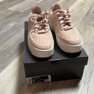 Brand new, never been worn, womens sage low af1 size 9 1/2